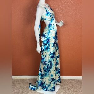 Niki Livas Vintage Tropical Floral Blue and White Maxi Dress Size 6. E30